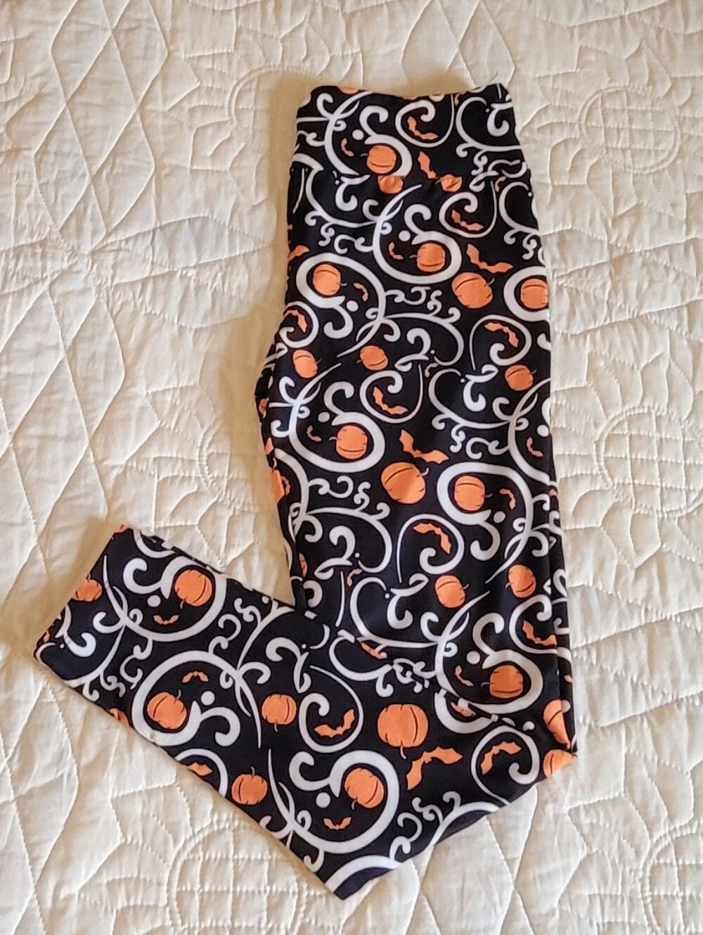 Charlie’s project Adult/Tweens Orange Pumpkin Print Multi Colored Leggings. 4-14